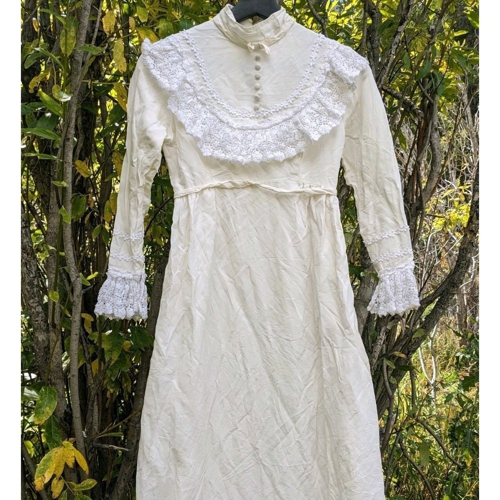 Vintage 60s 70s Victorian Bridal Gown Crochet Lace Bib Wedding Dress Petite XS